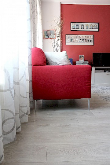 Di diversi colori e dimensioni, il laminato si adatta allo stile di ogni abitazione.